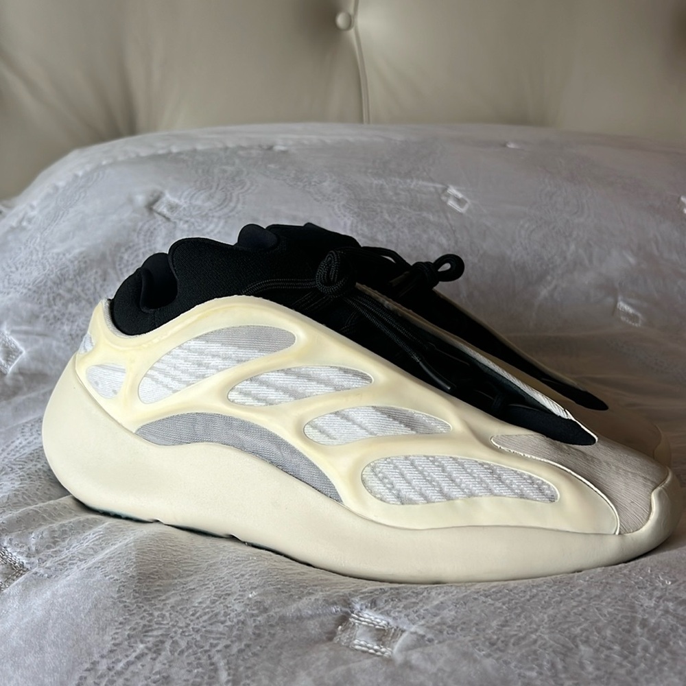 Like new Yeezy’s